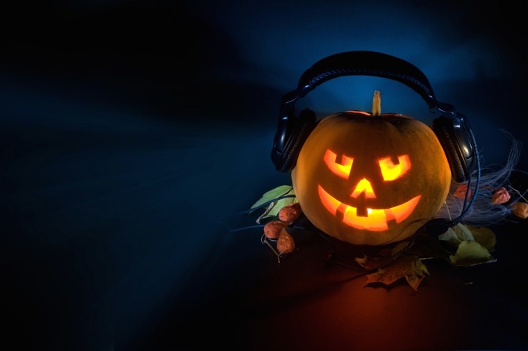 qc-halloween-pumpkin-headphones-760