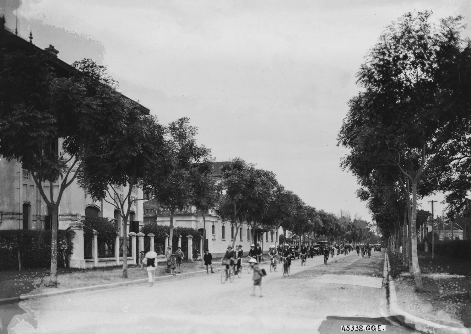 Ngoại-cảnh-của-trường-Trung-học-Albert-Sarraut-ở-Hà-Nội-đầu-thế-kỷ-20-8