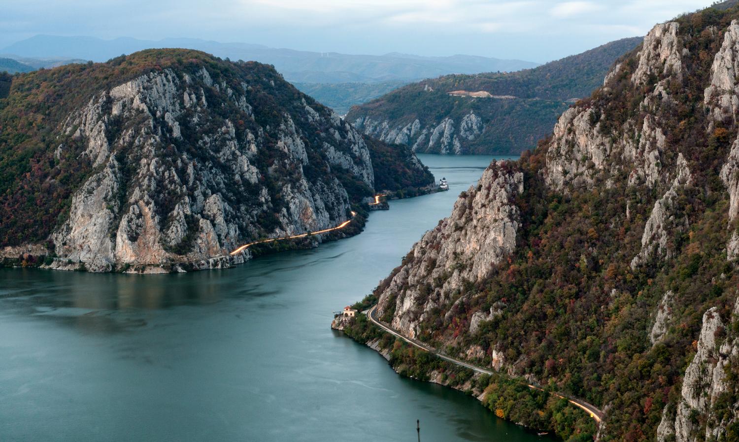 https://cdn.noron.vn/2022/10/05/danube-river-romania-serbia102013-1664966565.jpg