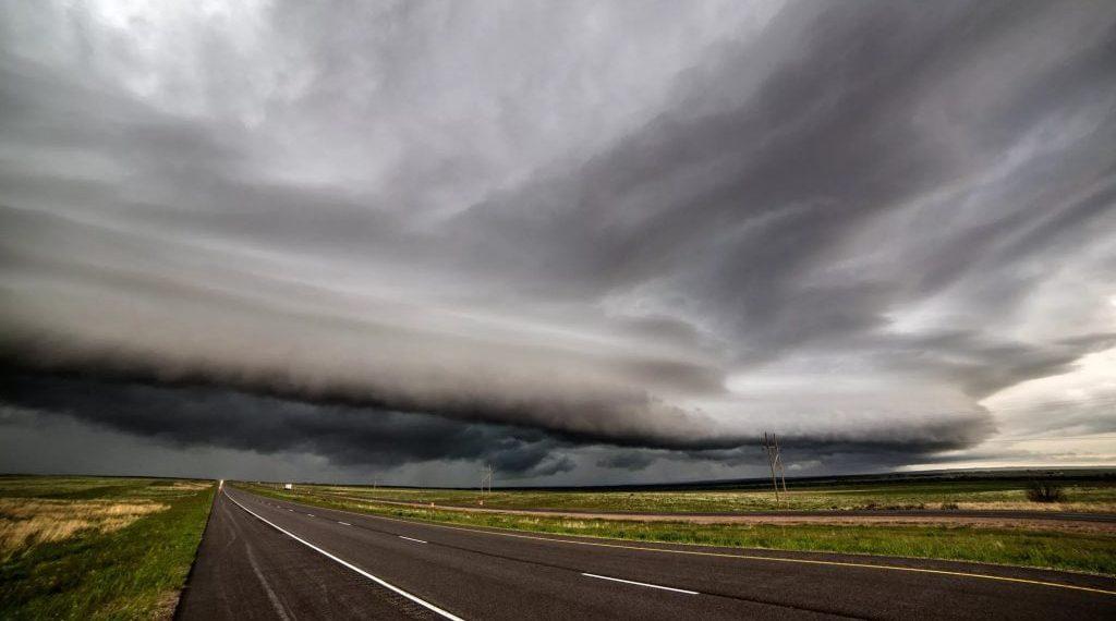 https://cdn.noron.vn/2022/12/21/shelf-clouds-1024x570-1671592220.jpg